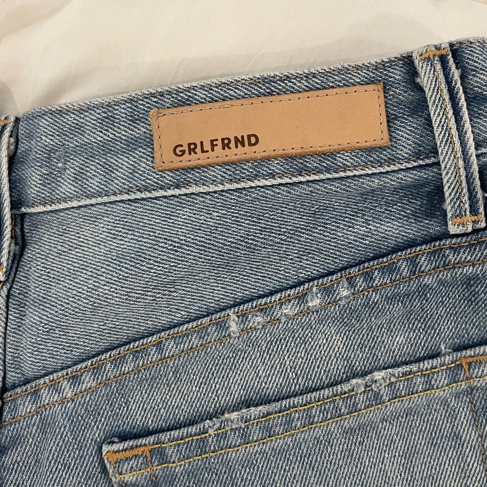 CUTEST GRLFRND DENIM SHORTS! SUCH HIGH QUALITY AND PERFECT INVESTMENT! - Picture 3 of 6